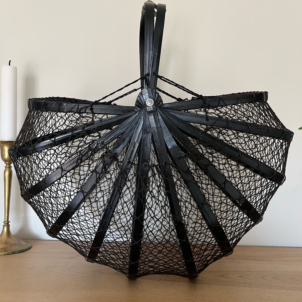 Vintage 1960’s Japanese collapsible bamboo and fishnet folding basket - Picture 3 of 6